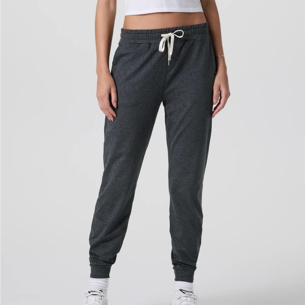 Vuori Gray Joggers with Elastic Waistband and Tapered Cuffs